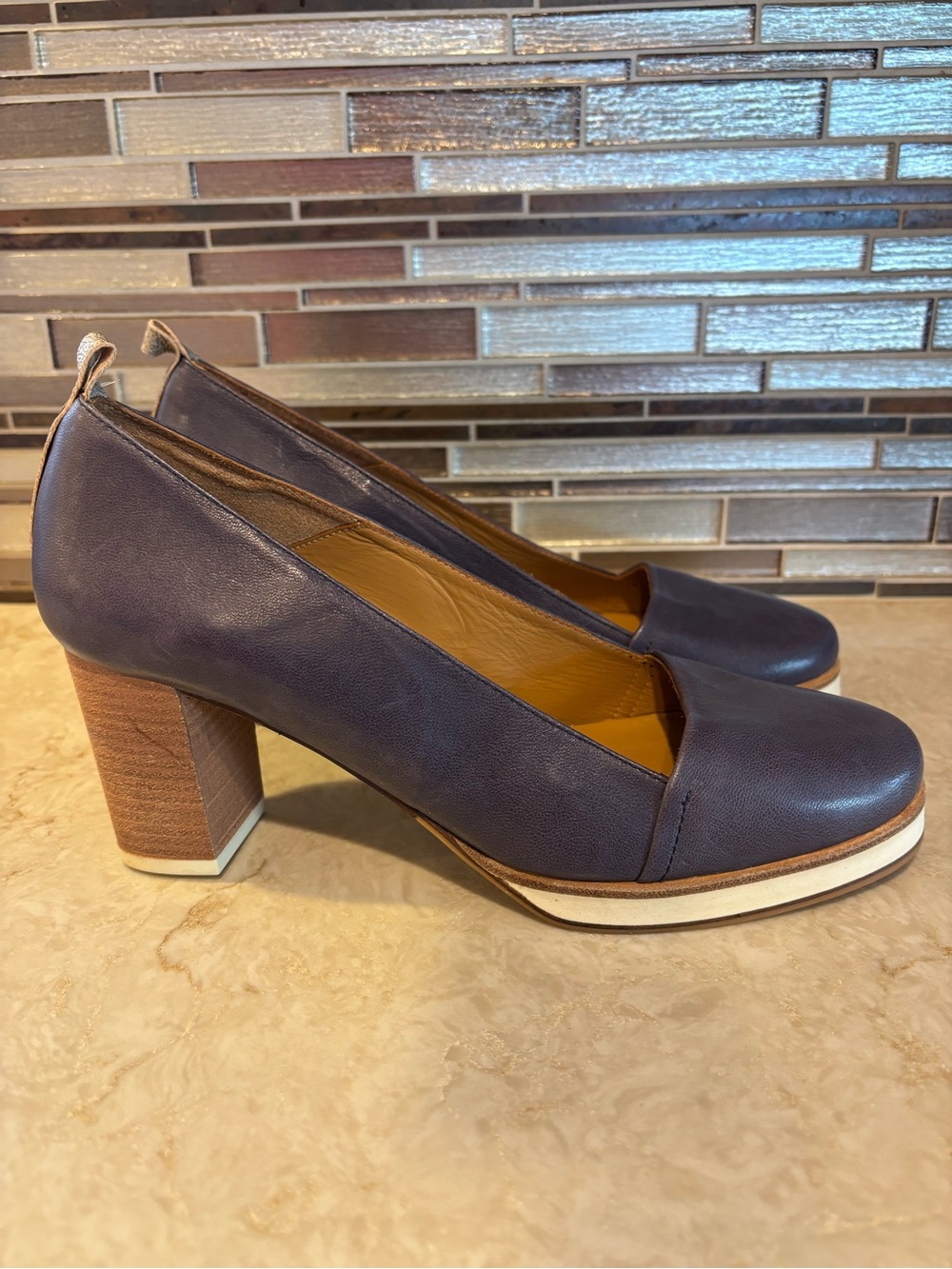 Kupuri Classic Women’s Leather Block Heel Pumps in Deep Blue. Size 38.